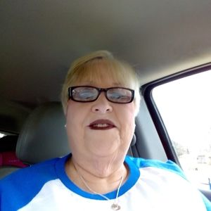 Meet your Posher, Debora